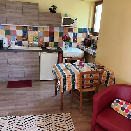 Au Bonheur Du Cedre Hotel Saint-Lattier Bagian luar foto