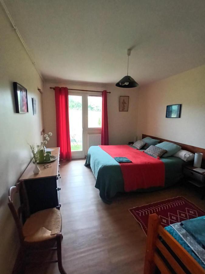 Au Bonheur Du Cedre Hotel Saint-Lattier Bagian luar foto