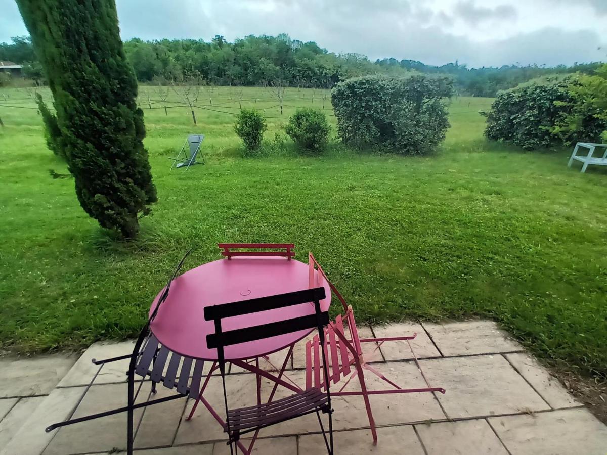 Au Bonheur Du Cedre Hotel Saint-Lattier Bagian luar foto